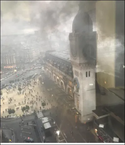 Un incendie se déclare à la gare. Que fais-tu ?