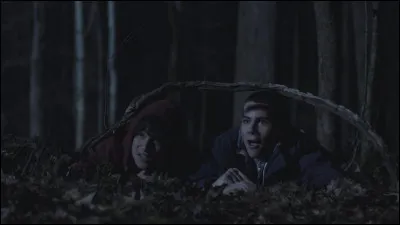 Dans le tout premier épisode, pourquoi Scott et Stiles vont-ils dans la forêt ?