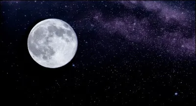 La Lune est  de la Terre.