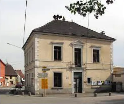 Je vous propose de commencer notre balade en Bourgogne-Franche-Comté, à Allenjoie. Commune de l'agglomération Montbéliardaise, à la confluence de l'Allaine et de la Bourbeuse, elle se situe dans le département ...