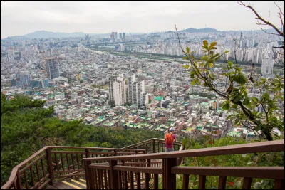 Séoul 10 millions d'habitants, est une ville d'...