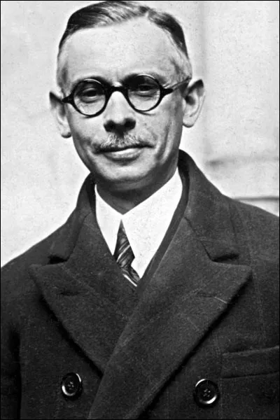 À l'instar de Jules Rimet avec la Coupe du monde, un des fondateurs de la FFF, Henri Delaunay, a eu l'idée du championnat d'Europe dès 1927, mais son rêve ne s'est réalisé qu'après sa mort, en 1960. Comment l'UEFA lui a-t-elle rendu hommage ?