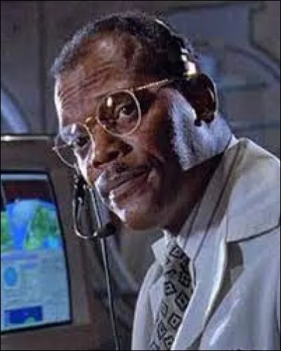 Dans le film ''Jurassic Park'', le personnage de Ray Arnold meurt tué par...