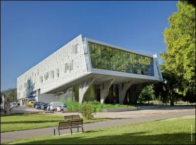 Voici la maison berjallienne du département de ... (Complétez !)