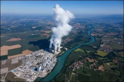 La source froide est associée aux fleuves à proximité des centrales.