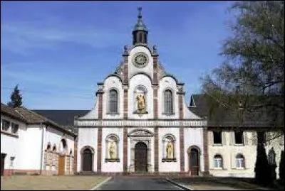 Je vous propose de commencer notre balade dominicale au couvent des Surs de l'Adoration Perpétuelle, à Bellemagny. Commune du Grand-Est, dans l'arrondissement d'Altkirch, elle se situe dans le département ...