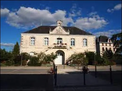 Je vous propose de commencer notre balade à Aunac. Ancienne commune néo-aquitaine, elle se trouve dans le département ...