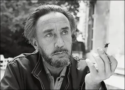 Romain Gary, est un écrivain français. Il a été aviateur, militaire, scénariste, réalisateur et diplomate... Cependant il est le seul a avoir obtenu deux fois le prix Goncourt en se représentant en 1975 sous un pseudonyme. Lequel ?