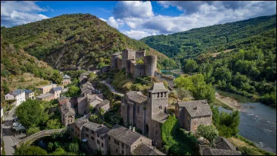 Dans quel département verrez-vous le village de Brousse-le-château ?