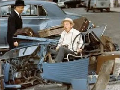 Démontée elle ne ressemble plus guère à sa forme d'origine. Dans quel film Bourvil déclare-t-il à propos de sa 2 CV Citroën : "Bah maintenant, elle va marcher beaucoup moins bien, forcément" ?