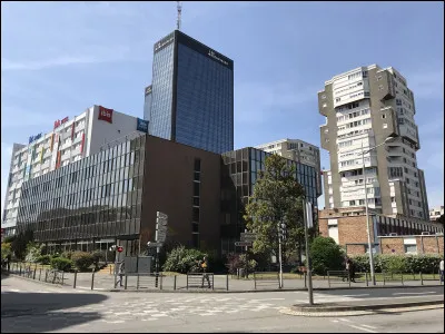 Ville du département de la Seine-Saint-Denis, située à l'est de Paris et limitrophe du 20e arrondissement, peuplée de 35 000 habitants :