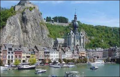 La ville de Dinant se situe-t-elle en Belgique ?