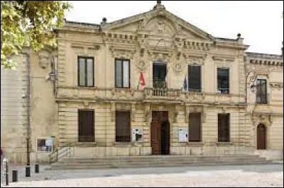 Nous commençons notre balade en Occitanie, à Aimargues. Ville de la Petite Camargue, elle se situe dans le département ...