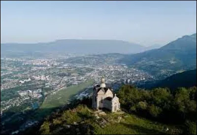 Laquelle de ces villes ne se situe pas dans le département de la Savoie (73) ?