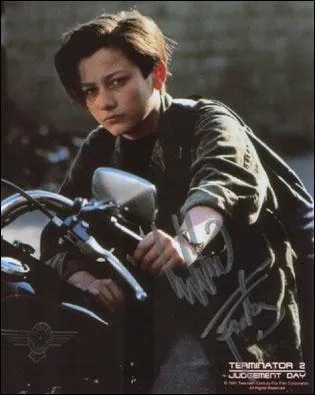 Dans combien de films de la saga Terminator joue-t-il John Connor ?