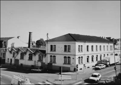 Deux usines à Nancy et d'autres dans les environs ont fabriqué les chaussures de cette marque, depuis 1896 jusqu'à l'arrêt de la production en 1990 : de quelle entreprise s'agit-il ?