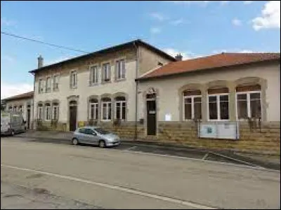 Je vous propose de commencer notre balade dans le Grand-Est, à Boismont. Village du Pays Haut, dans l'arrondissement de Briey, il se situe dans le département ...