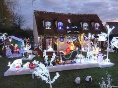 Le point de départ de notre grande balade se trouve devant cette maison d'Annet-sur-Marne. Ville francilienne de la Grande Couronne, elle se situe dans le département ...