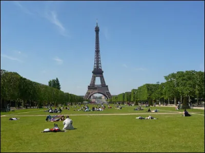 ''Le Champ-de-Mars'' est un vaste jardin public, entièrement ouvert et situé à Paris. Qui était ''Mars'', dont il tire son nom ?