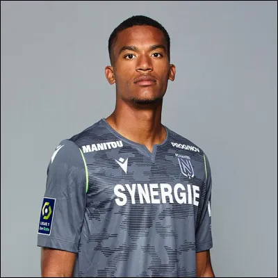 Dans quel club italien Alban Lafont a-t-il signé avant de revenir à Nantes ?