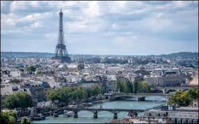 La tour Eiffel est située...