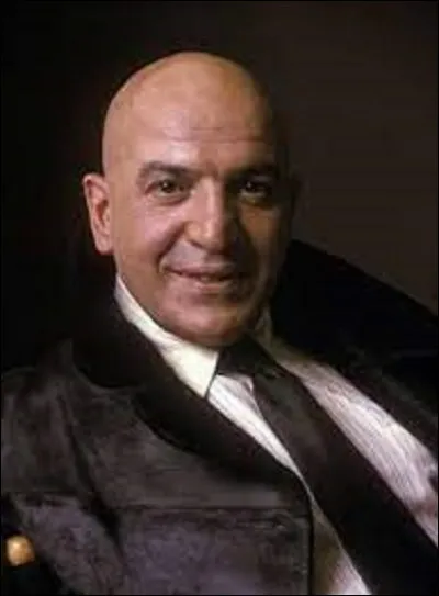 Aristotellis Savalas, dit Teddy Savalas, est un acteur et chanteur américain qui voit le jour le 21 janvier, et qui meurt le 22 janvier 1994 à Universal City (Californie). Jouant dans des films comme ''Les Douze Salopards) en 1967, il reste célèbre pour son rôle dans la série télévisée ''Kojak'' où il interprète le lieutenant Théo Kojak. Dans quelle ville exerce-t-il ?