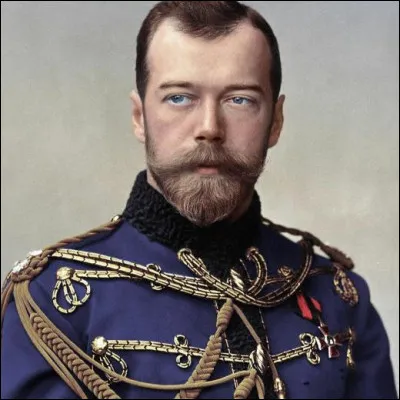 À quel âge Nicolas II devient-il empereur de Russie ?