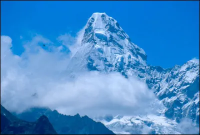 Qui fut la première femme à atteindre le sommet de l'Everest ?