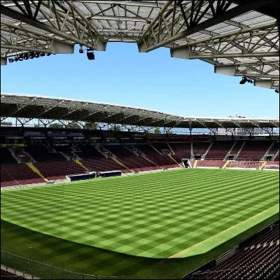 Quel stade est le premier à avoir accueilli une finale de Coupe du monde de football et une finale de Coupe du monde de rugby ?