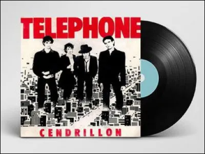 Dans la chanson du groupe Téléphone, Cendrillon pour ses 30 ans est la plus triste des mamans, avec qui le prince charmant a-t-il foutu le camp ?