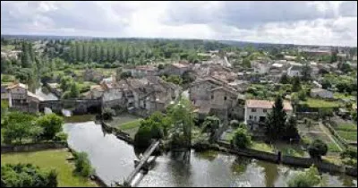 Nous commençons par la ville de Parthenay. Capitale de la Gâtine poitevine, c'est une sous-préfecture du département ...