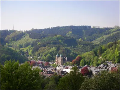 Quelle est l'intruse parmi ces villes ?