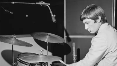 À quel groupe anglais le batteur Charlie Watts appartenait-il ?