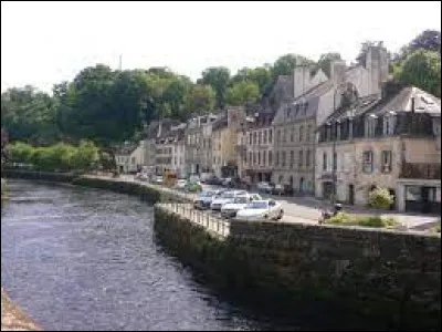 Nous commençons ce quiz breton, à Quimperlé. Ville à la confluence de l'Ellé et de l'Isole, qui forment la Laïta, elle se situe dans le département ...