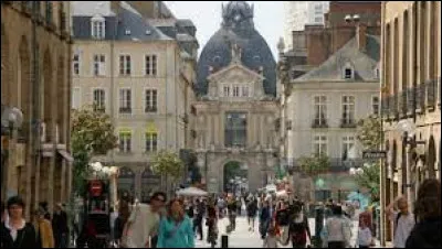 Préfecture de son département, Rennes se situe ...