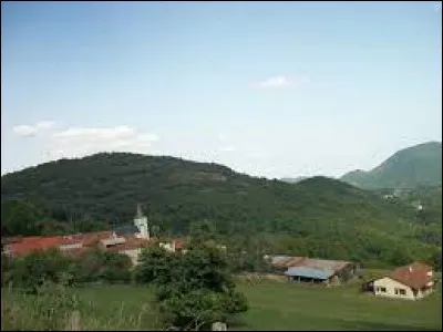 Nous commençons notre balade dominicale à Aveux. Petit village Bigourdan de 42 habitants, il se situe en région ...