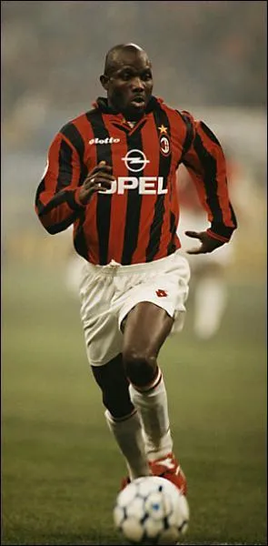 Immense attaquant librien. Plus de 200 buts en carrire, pour Monaco, Paris ou le Milan AC. George Weah, dit Mister George, est le seul africain a avoir obtenu le Ballon d'Or. C'tait en :