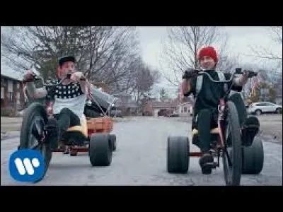 Qui a chanté la chanson "Stressed Out" ?