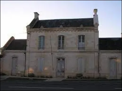 Nous commençons notre balade en Nouvelle-Aquitaine, à Asnières-la-Giraud. Commune de l'arrondissement de Saint-Jean-d'Angély, elle se situe dans le département...