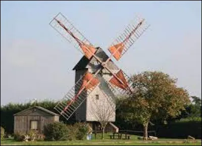 Nous commençons notre balade au moulin Pelard, au hameau du Bois de Feugères, à Bouville. Commune Eurélienne, elle se situe en région ...