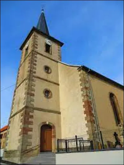 Notre balade commence dans le Grand-Est, à Gosselming. Village du pays de Sarrebourg, il se situe dans le département ...