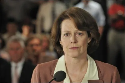 Dans quel film Sigourney Weaver est-elle la mère d'un homme homosexuel qui s'est suicidé ?