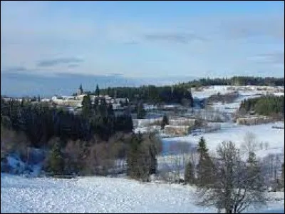 Je vous propose de commencer notre balade en Auvergne-Rhône-Alpes, à Aix-la-Fayette. Village du parc naturel régional Livradois-Forez, dans l'arrondissement d'Ambert, il se situe dans le département ...