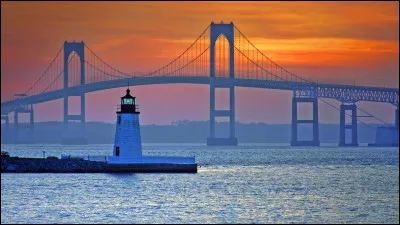 Où se situe le Claiborne Pell Bridge appelé aussi Newport Bridge ?