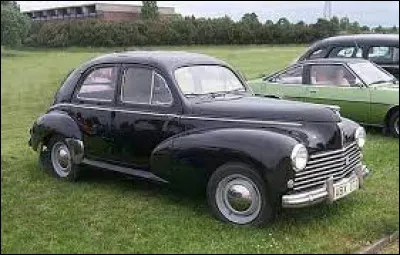 Sortie en 1948, cette familiale a été produite à près de 700 000 exemplaires jusqu'en 1960 : c'est la ...