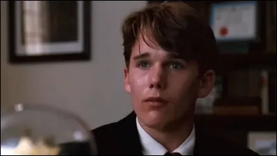 Dans quel film Ethan Hawke est-il un étudiant réservé ?