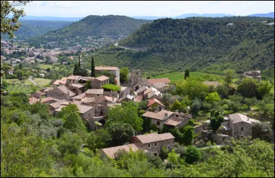 C'est le plus peuplé des trois avec une population de 328 000 habitants pour une densité de 59 habitants/km2 :