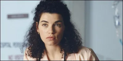 Dans le tout premier épisode de la série, Carol Hathaway entre aux urgences, car :