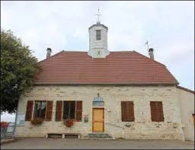 Pour commencer cette nouvelle balade, je vous donne rendez-vous en Bourgogne-Franche-Comté, à Bretenières. Petit village de 43 habitants, dans l'arrondissement de Dole, il se situe dans le département ...