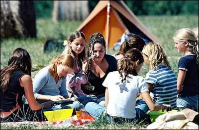 Mais les grandes filles vont à Tanger- Dans d'autres colonies de vacances !